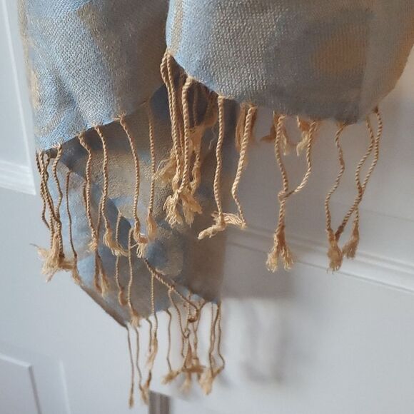 ABSTRACT SWIRL PRINT SCARF WRAP ICE POWDER LIGHT BLUE TAN FRINGE NEUTRAL - Picture 4 of 10